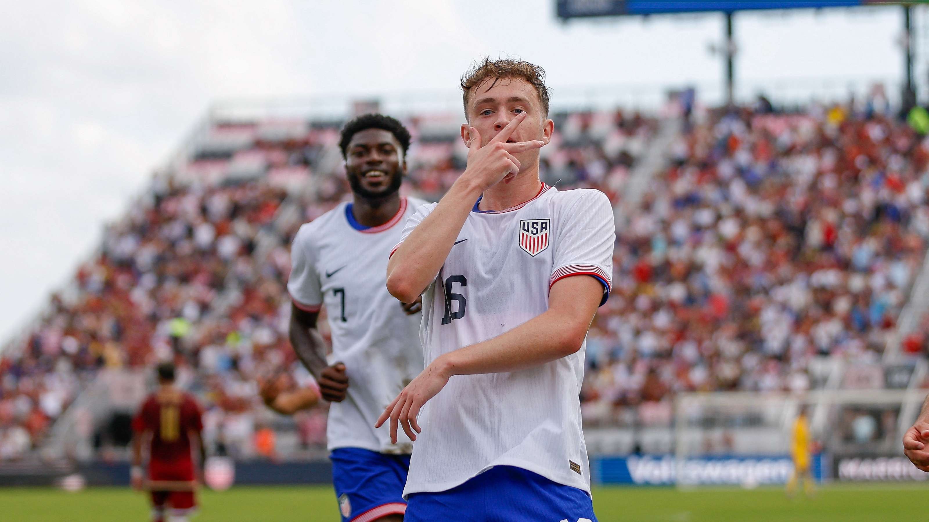 作中树立了 作中树立了